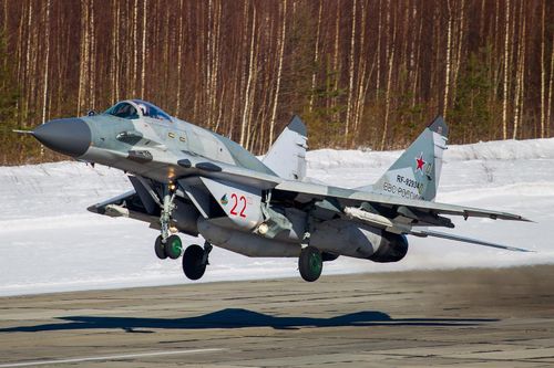 Đơn giá của MiG-29SMT sản xuất mới hiện là 45 triệu USD, tuổi thọ 4.000 giờ bay; trong khi MiG-29M và MiG-35 có giá 55 - 60 triệu USD, thời gian khai thác 6.000 giờ bay (bộ phận chỉnh hướng phụt trên động cơ của MiG-35 cũng chỉ được 500 giờ trước khi đại tu).