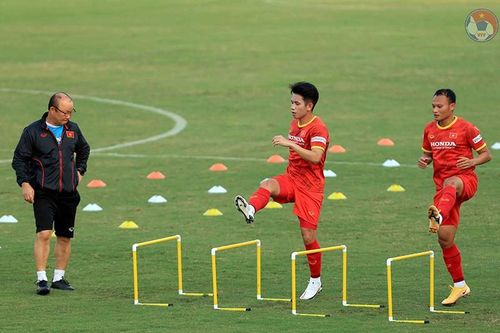 Sau thành công ở vòng loại thứ hai, ông Park lại lo xa cho một chiến dịch mà 11 đội còn lại đều không yếu. Ảnh: VFF