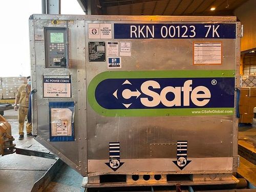 Trong suốt hành trình, vắc-xin được lưu trữ trong thùng container lạnh chuyên dụng