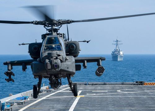 Mặc dù "rắn hổ mang" đã được nâng cấp lên phiên bản AH-1W Super Cobra hay AH-1Z Viper thì khoảng cách giữa hai dòng máy bay lên thẳng tấn công nói trên vẫn là tương đối lớn.