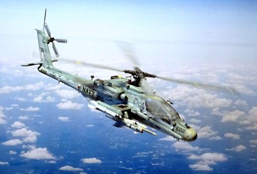 Ngoài ra trực thăng Sea Apache còn có thêm thay đổi nữa đó là loại bỏ khẩu pháo tự động 30 mm ở dưới bụng, sửa đổi lại chi tiết càng - bánh đáp cũng như lắp đặt thiết bị phóng mồi bẫy nhằm tối ưu cho hoạt động trên biển.