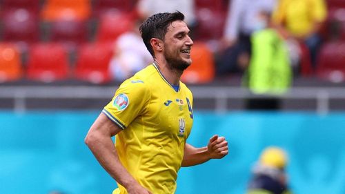 7. Roman Yaremchuk (Ukraine). Cao to (1m91) nhưng vẫn nhanh nhẹn và nhạy bén trước khung thành, Yaremchuk đang là niềm hy vọng của ĐT Ukraine tại Euro 2020. Tiền đạo 25 tuổi này đang sở hữu 2 bàn thắng và 1 kiến tạo, đủ thuyết phục để các CLB lớn “nhấc” anh ra khỏi giải vô địch Bỉ trong màu áo Gent.