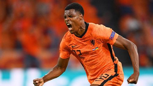 4. Denzel Dumfries (Hà Lan). Là “mũi khoan phá” mới mẻ và đầy sức sống của ĐT Hà Lan tại Euro năm nay, Dumfries đã có 2 bàn thắng và ghi dấu giày trong 3 bàn còn lại của Cơn lốc màu da cam. PSV được dự báo sẽ rất vất vả để giữ chân Dumfries trong mùa hè này.