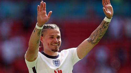 1. Kalvin Phillips (Anh). Phillips vốn đã chơi khá hay ở Leeds mùa giải vừa qua, nhưng màn trình diễn đỉnh cao của anh trong trận thắng Croatia đã cho thấy tiền vệ này là một “báu vật” của Tam sư. Mạnh mẽ, kỹ thuật và tinh quái, Kalvin Phillips được người ta ví von là sự kết hợp của Pirlo, Gattuso lẫn Kaka.
