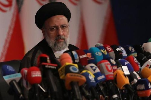 Tổng thống đắc cử Iran Ebrahim Raisi trong họp báo tại thủ đô Tehran hôm 21/6. Ảnh: AP