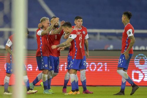 Chile vượt lên dẫn trước nhờ pha dứt điểm chính xác của Eduardo Vargas ở phút 26