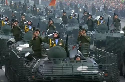 Nhưng ngay cả với sức mạnh quân sự hiện tại, Belarus vẫn có khả năng răn đe đáng kể đối với các nước láng giềng phương Tây. Dưới đây là những vũ khí và trang bị mạnh nhất của Lực lượng vũ trang Belarus, những vũ khí này được cho là sẽ có tác động chính trong trường hợp có thể xảy ra xung đột trong tương lai.