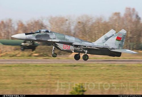 MiG-29 có hiệu suất bay tuyệt vời và được hiện đại hóa và nâng cấp với hệ thống điện tử hàng không, hệ thống tác chiến điện tử và vũ khí tiên tiến. Nâng cấp quan trọng nhất của máy bay là tên lửa không đối không R-77 tiên tiến, không chỉ mang lại tầm bắn xa hơn mà còn có khả năng dẫn đường bằng radar chủ động và các biện pháp đối phó tác chiến điện tử ưu việt.