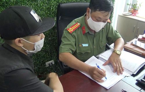 Phòng An ninh kinh tế Công an Hải Phòng làm việc tại Văn phòng Công ty TNHH MTV ANT Group (Cầu Giấy, Hà Nội). Ảnh: Công an Hải Phòng.