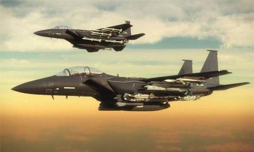 Xét về chi phí khai thác, theo tạp chí Time, F-15C tốn 41.921 USD cho một giờ bay, con số này ở Su-30 ước tính vào khoảng 40.000 - 45.000 USD. Rõ ràng nhìn qua các chỉ số trên thì Su-30 đắt đỏ hơn hẳn F-15.