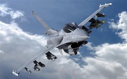 Các chỉ số trên của dòng MiG-29 có khoảng cách nhất định khi nhìn vào con số 10.000 giờ bay của JAS-39C/D (70 triệu USD) cũng như 8.000 giờ bay của F-16C/D Block 50/52 Plus (78 triệu USD).