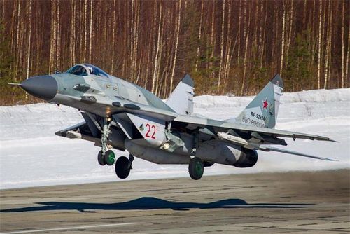 Đơn giá của MiG-29SMT sản xuất mới hiện là 45 triệu USD, tuổi thọ 4.000 giờ bay; trong khi MiG-29M và MiG-35 có giá 55 - 60 triệu USD, thời gian khai thác 6.000 giờ bay (bộ phận chỉnh hướng phụt trên động cơ của MiG-35 cũng chỉ được 500 giờ trước khi đại tu).