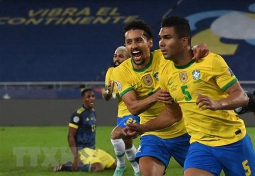 Các cầu thủ Brazil ăn mừng chiến thắng. (Ảnh: AFP/TTXVN).