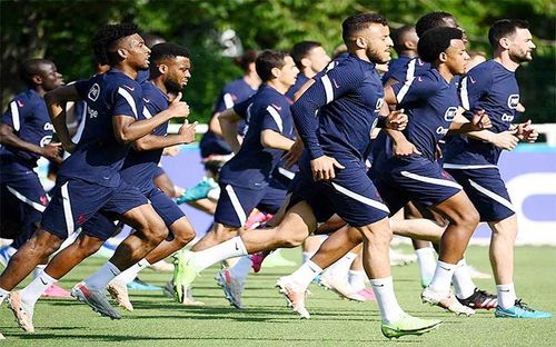 Đội tuyển Pháp tập luyện trước trận đấu gặp Thụy Sĩ. 