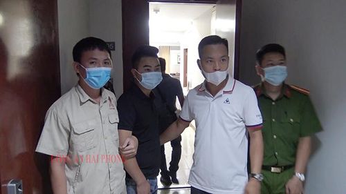  Cơ quan Công an tiến hành kiểm tra, bắt giữ, xử lý các đối tượng và người liên quan tại đại bản doanh của sàn giao dịch Hitoption. 