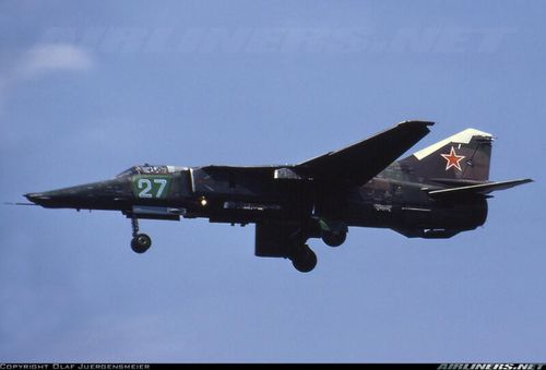 Hệ thống cánh cụp cánh xòe, cũng cho phép cường kích MiG-27 có khả năng bay với tốc độ siêu âm lên tới Mach 1,7. Đây là tốc độ cực cao, vượt qua mọi loại cường kích đang được sử dụng phổ biến ngày nay như A-10 của Mỹ hay Su-25 của Nga.