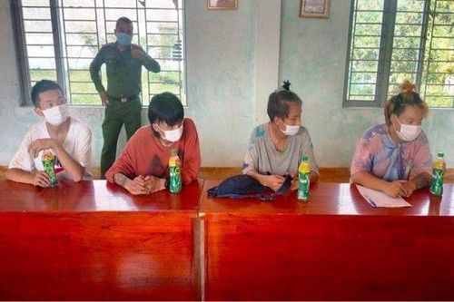Các đối tượng nhập cảnh trái phép tại cơ quan chức năng. Ảnh: Công an.