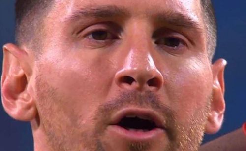 Messi rơi nước mắt khi hát quốc ca.