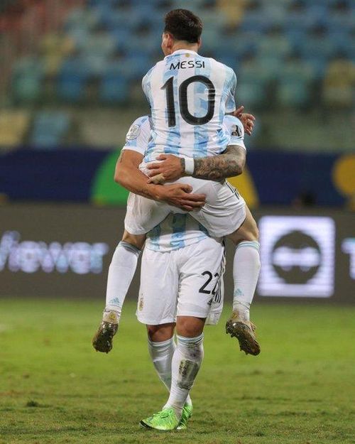 Messi thể hiện đẳng cấp vượt trội với màn trình diễn trên sân