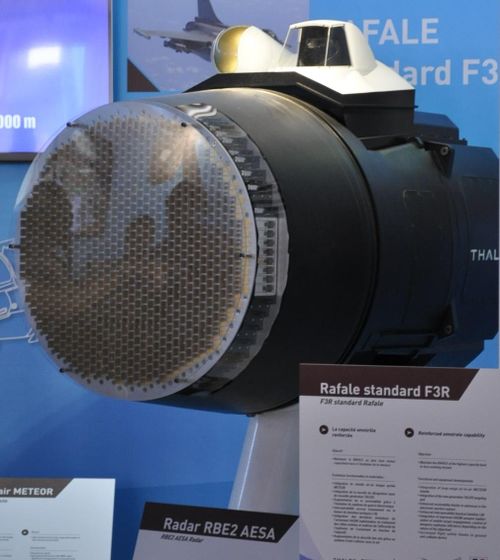 Các biến thể mới nhất của Rafale đã được trang bị radar quét mảng pha điện tử chủ động (AESA), có khả năng phát hiện mục tiêu tốt hơn; đồng thời có thể sử dụng tên lửa không đối không tầm xa Meteor, hiện đại nhất của châu Âu hiện nay.