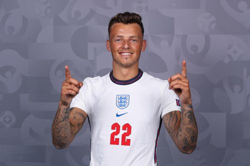 Chelsea tranh chữ ký Ben White