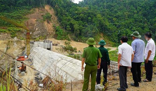 Trải qua nhiều đợt tìm kiếm với hàng nghìn nhân lực, lực lượng cứu hộ nhưng mới chỉ tìm thấy được 6/17 nạn nhân. Hiện còn 9 nạn nhân vẫn đang mất tích.