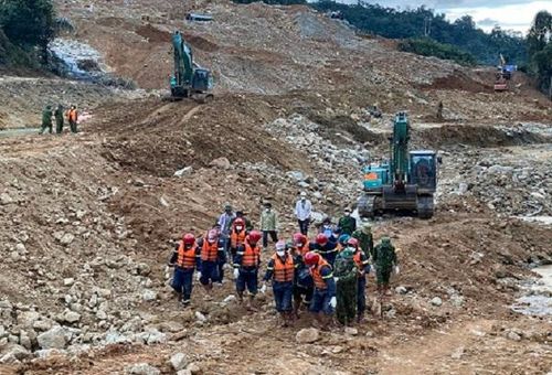 Giai đoạn 2, đào xới khoảng 100.000 mét khối đất đá, không tìm thấy nạn nhân. Giai đoạn 3, nắn dòng chảy sông Rào Trăng, đào xới khoảng 25.000 mét khối đất đá, tìm thêm được 1 nạn nhân, nâng tổng số nạn nhân được tìm thấy lên 6/17 người.
