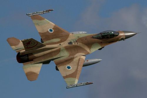Ngoài ra, hơn 25 quốc gia cũng được trang bị F-16. Israel xếp sau Mỹ, quốc gia sử dụng máy bay chiến đấu F-16 lớn thứ hai, được trang bị với tổng số khoảng 175 chiếc. F-16 cũng là lực lượng chủ lực của không quân các quốc gia Ai Cập (168), Hy Lạp (114), Hàn Quốc (118) và Thổ Nhĩ Kỳ (158). Nguồn ảnh: Forces.