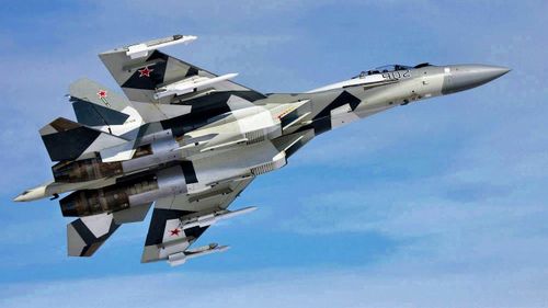 Su-30MKI, một phiên bản cải tiến của Su-27, đã trở thành xương sống của Không quân Ấn Độ; Không quân Ấn Độ được trang bị tổng cộng 272 chiếc. Nga được trang bị tổng cộng 342 chiếc Su-27 và nhiều phiên bản cải tiến. Trung Quốc có 315 chiếc dòng Su-27. Những quốc gia khác sở hữu Su-27 như Algeria, Malaysia, Indonesia, Việt Nam, Ukraine…