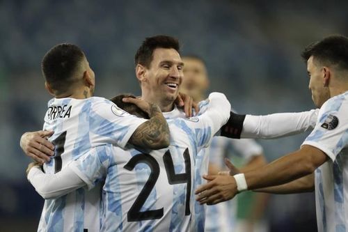  Messi trình diễn phong độ ổn định trong cả màu áo câu lạc bộ lẫn ĐTQG. Ảnh: AP. 