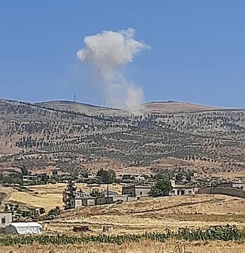 Mặc dù chịu tổn thất do các cuộc không kích của Nga và Syria, phiến quân HTS và các đồng minh của chúng vẫn không chịu tuân thủ lệnh ngừng bắn. Ảnh: Twitter.
