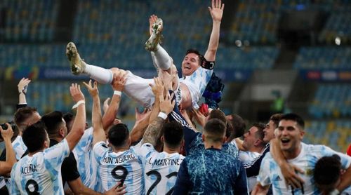 Các cầu thủ tung hô Messi cho những gì anh xứng đáng được có trong màu áo ĐTQG
