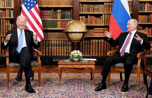 Tổng thống Mỹ Joe Biden và Tổng thống Nga Vladimir Putin trong cuộc gặp thượng đỉnh ở Geneva, Thụy Sỹ. Ảnh: L.G
