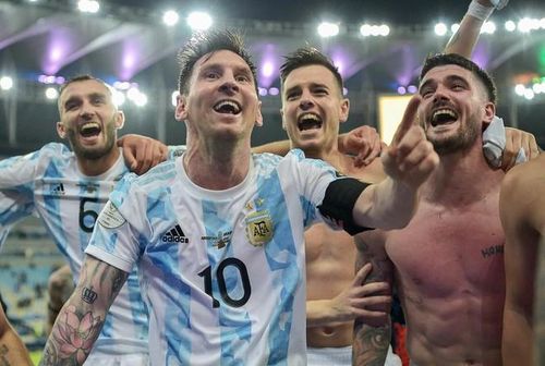 Messi và De Paul (phải)