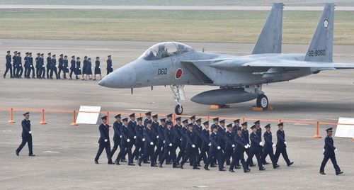 Không quân Nhật Bản, được gọi là Lực lượng Phòng vệ trên không Nhật Bản (JASDF), ra đời sau Đạo luật Lực lượng Phòng vệ năm 1954. Mỹ có dấu ấn đáng kể đối với kho vũ khí của Nhật, kể từ khi lực lượng phòng vệ Nhật Bản có liên minh an ninh với Mỹ, theo Hiệp ước An ninh tương hỗ Mỹ-Nhật năm 1960.
