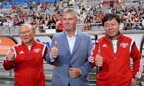 Ông Chung Hae Seong và Park Hang Seo từng làm trợ lý cho HLV Guus Hiddink ở tuyển Hàn Quốc tại World Cup 2002.