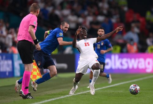  Italy thay đổi tư duy và tấn công nhưng vẫn giữ được sự toan tính, mưu mẹo điển hình. Ảnh: Reuters. 