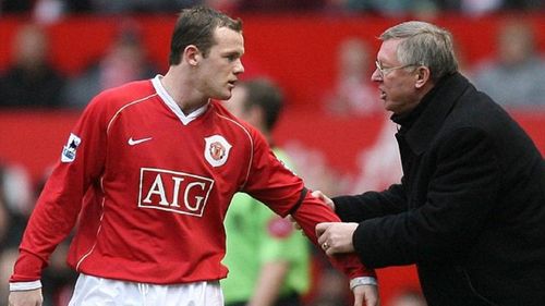  Rooney giành 5 chức vô địch Premier League và 1 Champions League khi chơi bóng tại Old Trafford. Rooney khá đa năng và thường hy sinh nhiều cho những đồng đội xung quanh. Cựu trung vệ Rio Ferdinand từng cho rằng Rooney sẽ còn vĩ đại hơn nếu chơi bóng ích kỷ.