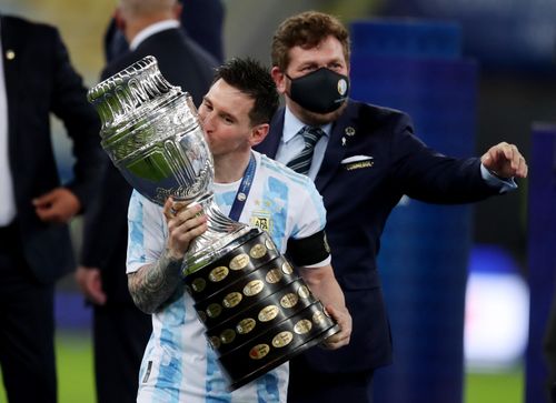 Messi cũng có 76 bàn trong 151 trận ra sân cho tuyển quốc gia. Là chân sút vĩ đại nhất lịch sử Argentina. Messi ghi 4 bàn, đóng góp 5 kiến tạo giúp Argentina vô địch Copa America 2021. Anh được chọn là "Cầu thủ hay nhất" giải đấu. Liên đoàn Thống kê và Lịch sử Bóng đá Thế giới (IFFHS) xác nhận Messi hiện có 748 bàn trong sự nghiệp, đứng thứ 4 trong danh sách ghi bàn hàng đầu lịch sử.
