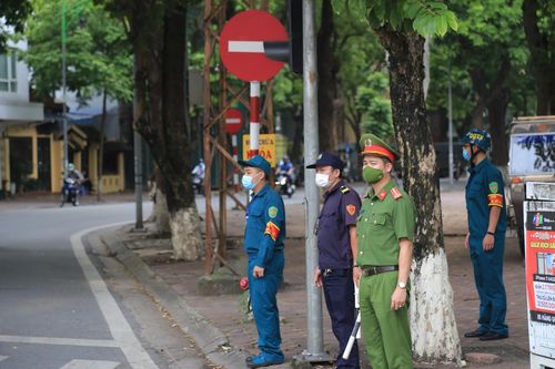Những shipper chở hàng cồng kềnh, những mặt hàng không được liệt kê vào những mặt hàng thiết yếu sẽ bị kiểm tra và xử phạt.