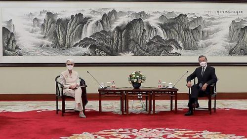 Thứ trưởng Ngoại giao Mỹ Wendy Sherman gặp Bộ trưởng Ngoại giao Trung Quốc Vương Nghị tại Thiên Tân, Trung Quốc, ngày 26/7. Ảnh: CNN