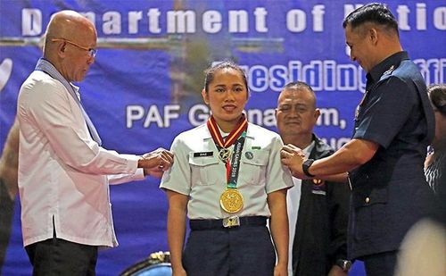 Hidilyn Diaz thuộc Lực lượng Không quân Philippines
