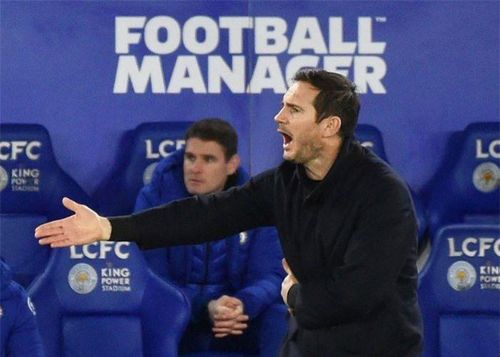 Trong mùa giải đầu tiên ngồi ghế nóng sân Stamford Bridge, Frank Lampard chèo lái Chelsea cán đích Premier League trong top 4. Thành tích này đáng khen ngợi khi biết rằng "The Blues" thời điểm đó dính án cấm chuyển nhượng.