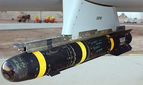 Các tên lửa Hellfire dùng phương thức dẫn đường laser bán chủ động hoặc đầu dò ở bước sóng mm.