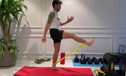 Lee Nguyễn tập duy trì cùng các đồng đội ở TPHCM qua hình thức trực tuyến. Ảnh: Lee Ng