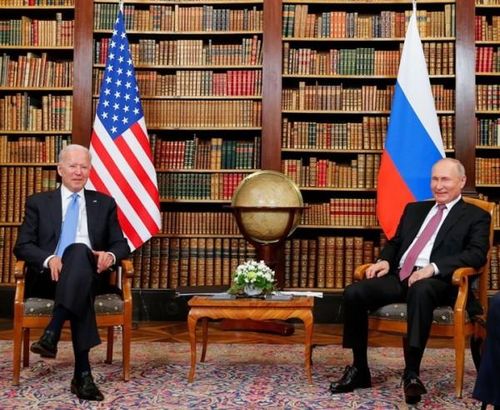Tổng thống Mỹ Joe Biden (trái) và Tổng thống Nga Vladimir Putin. (Ảnh: Reuters)