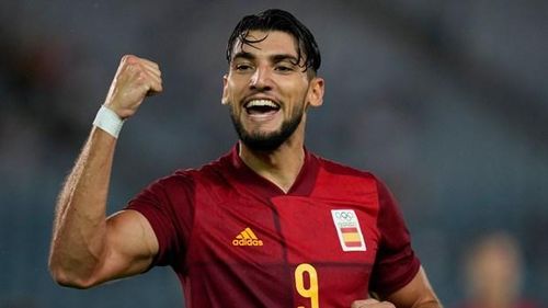 Rafa Mir tỏa sáng với hat-trick sau khi vào sân ở phút 90. (Nguồn: Skysports)