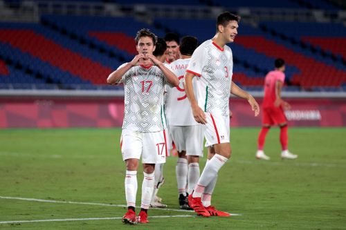  Henry Martin và Francisco Cordova lập cú đúp, góp phần đưa Olympic Mexico vào bán kết Thế vận hội 2020. Họ sẽ chạm trán đối thủ nhiều duyên nợ Brazil ở trận đấu tiếp theo. Cách đây 9 năm, Olympic Mexico từng vượt qua Olympic Brazil trong trận chung kết Thế vận hội và giành HCV. 