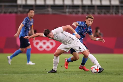  Đối thủ của Olympic Tây Ban Nha ở bán kết là đội chủ nhà Nhật Bản. Olympic New Zealand gây nhiều khó khăn cho Ritsu Doan và các đồng đội nhờ lối chơi mạnh mẽ như ở vòng bảng. 