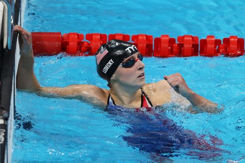 Ledecky cũng đem về vinh quang với 2 tấm HCV